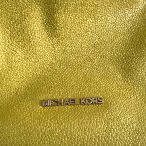 Michael Kors Evie Large Hobo - Picture 2 of 16